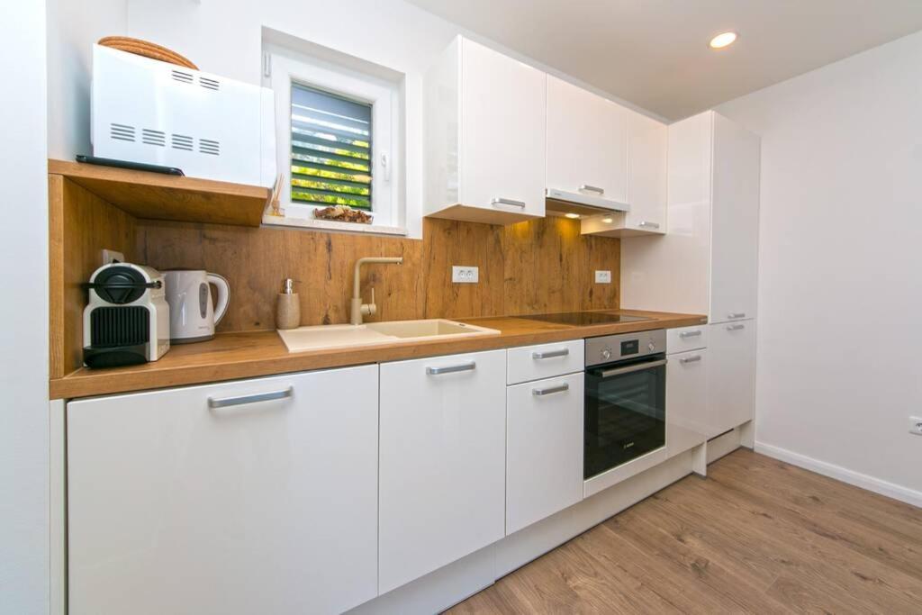 Apartman Macan Brela Buitenkant foto