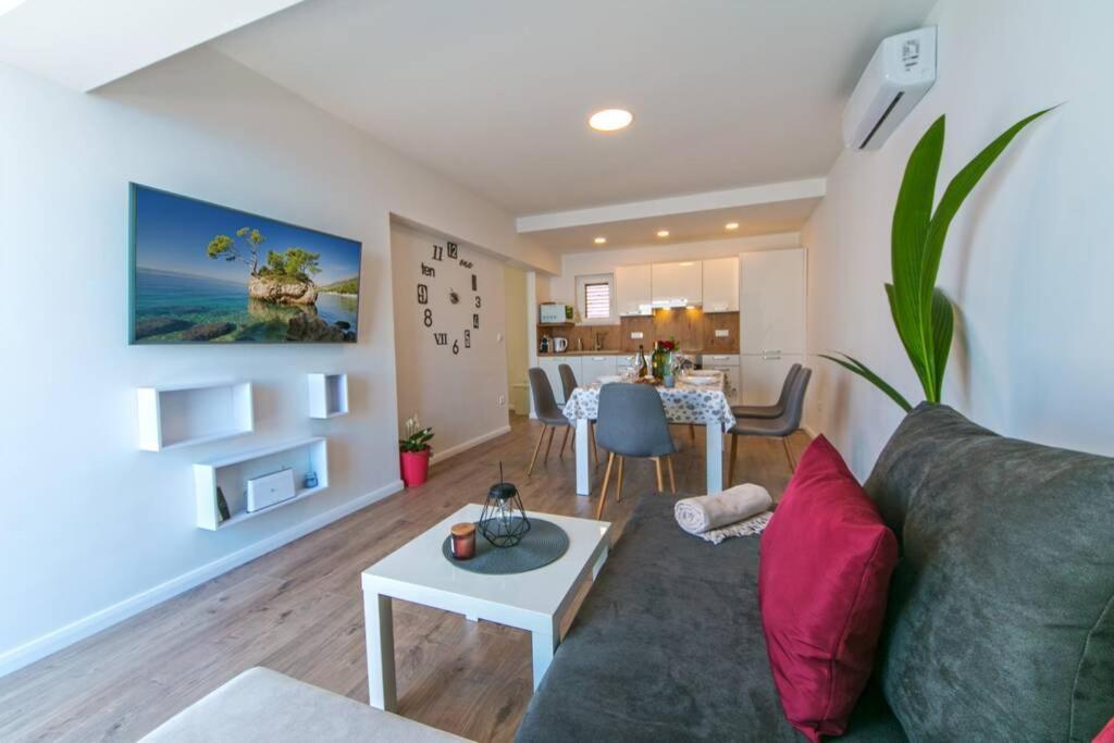 Apartman Macan Brela Buitenkant foto