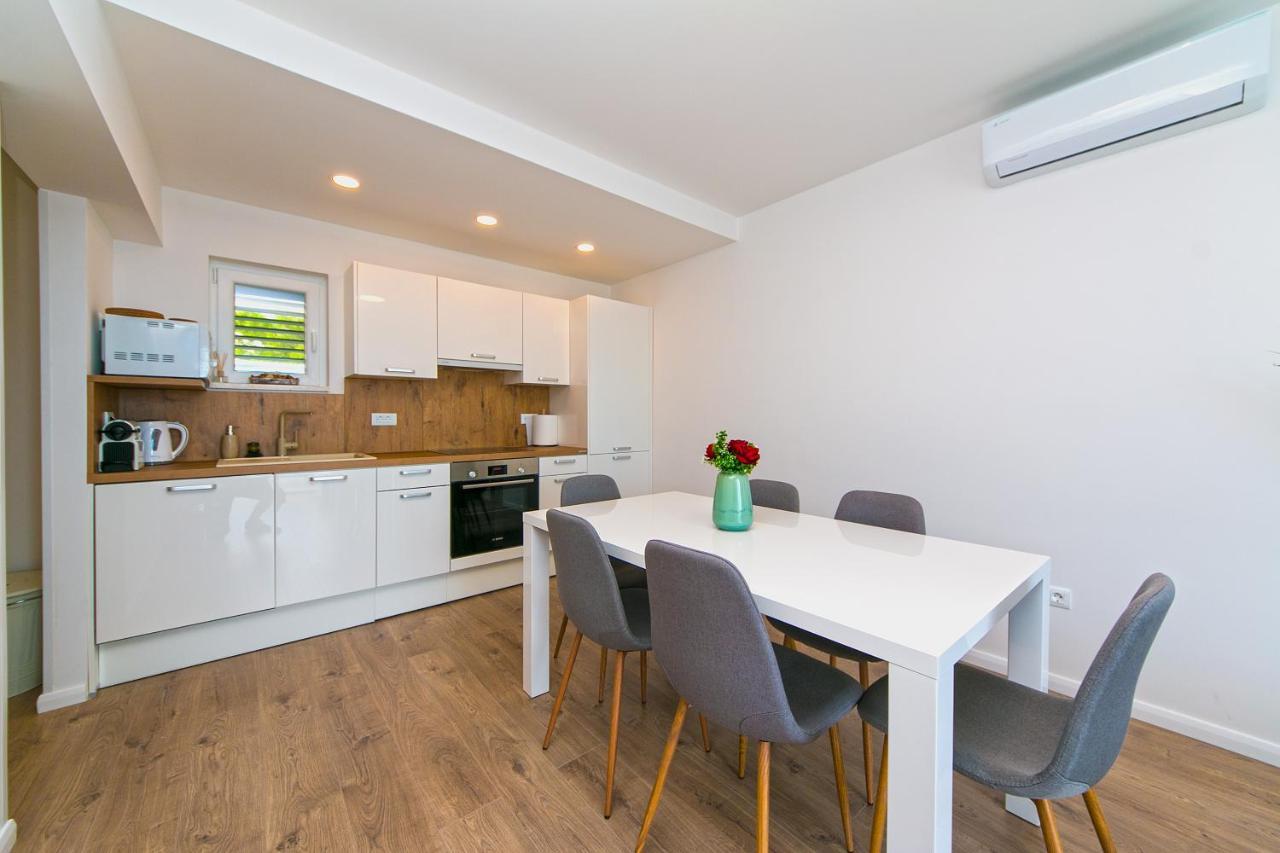 Apartman Macan Brela Buitenkant foto