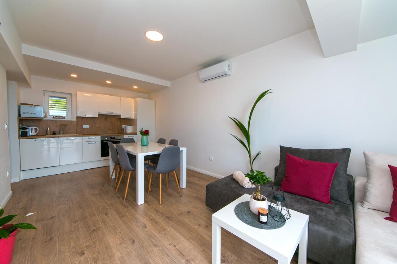 Apartman Macan Brela Buitenkant foto